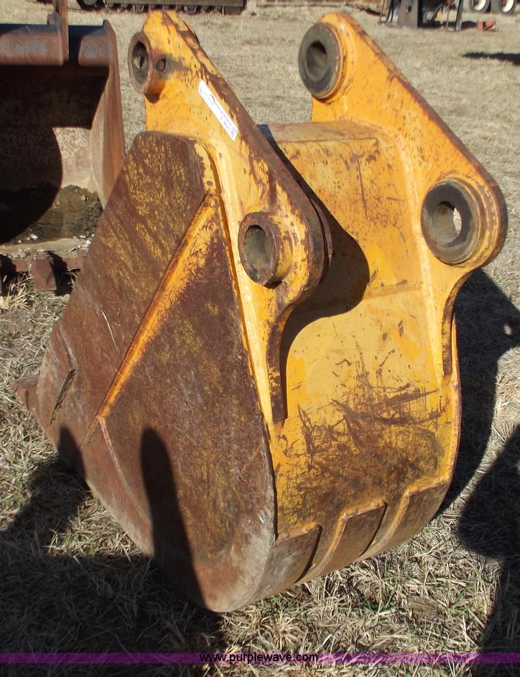 image for item E9620 24" bucket with teeth