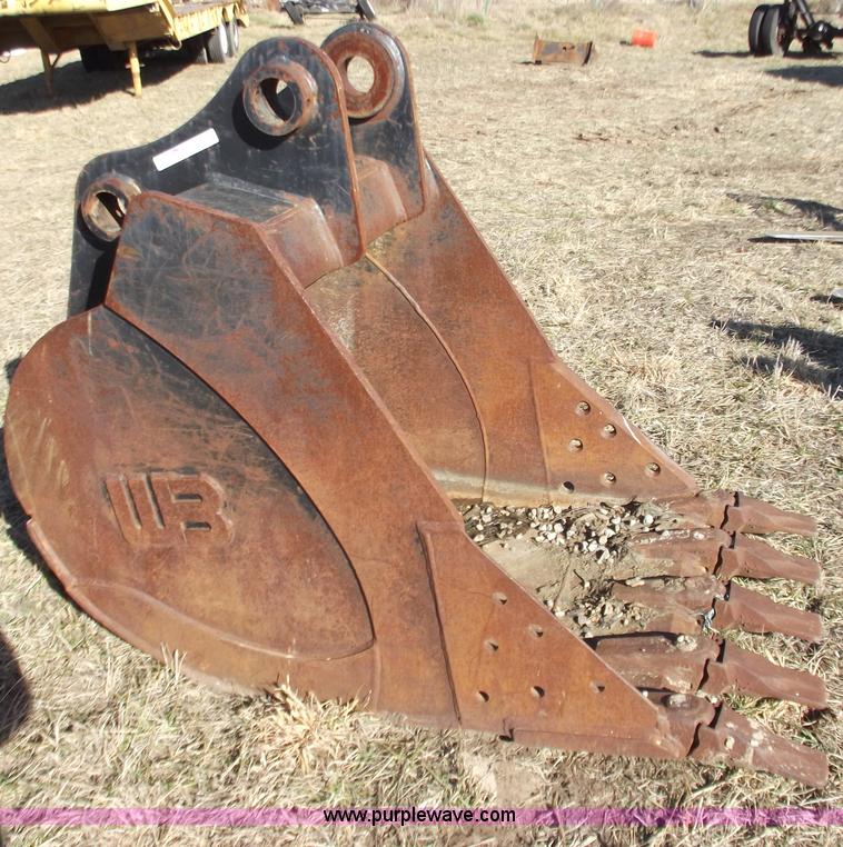 image for item E9621 36" bucket with teeth