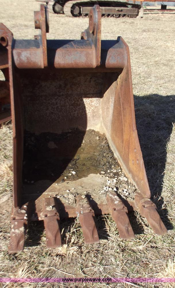 image for item E9621 36" bucket with teeth