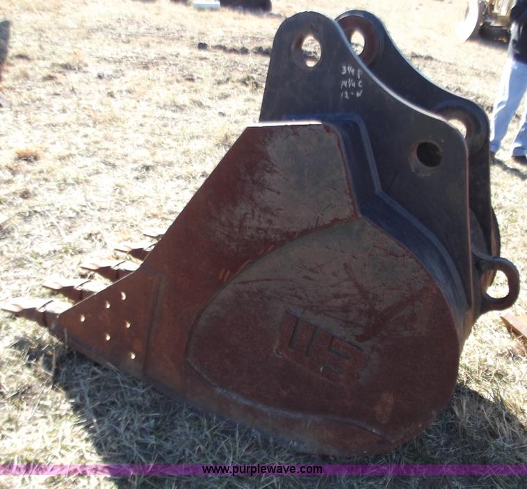 image for item E9621 36" bucket with teeth