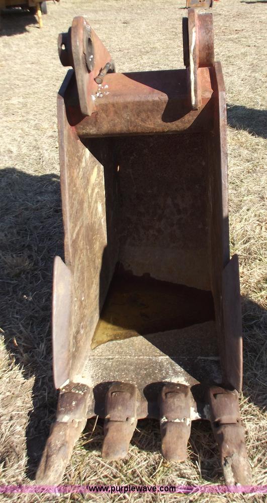 image for item E9623 Esco 24" bucket with teeth