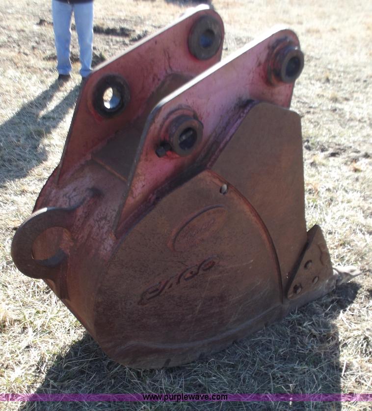 image for item E9623 Esco 24" bucket with teeth