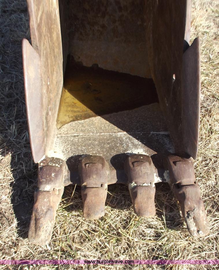 image for item E9623 Esco 24" bucket with teeth