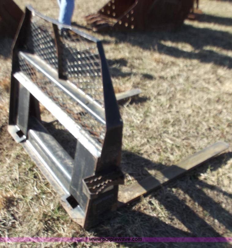 image for item E9624 Caterpillar pallet forks