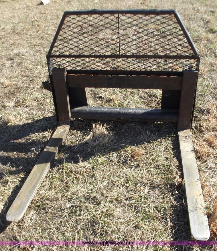 image for item E9624 Caterpillar pallet forks