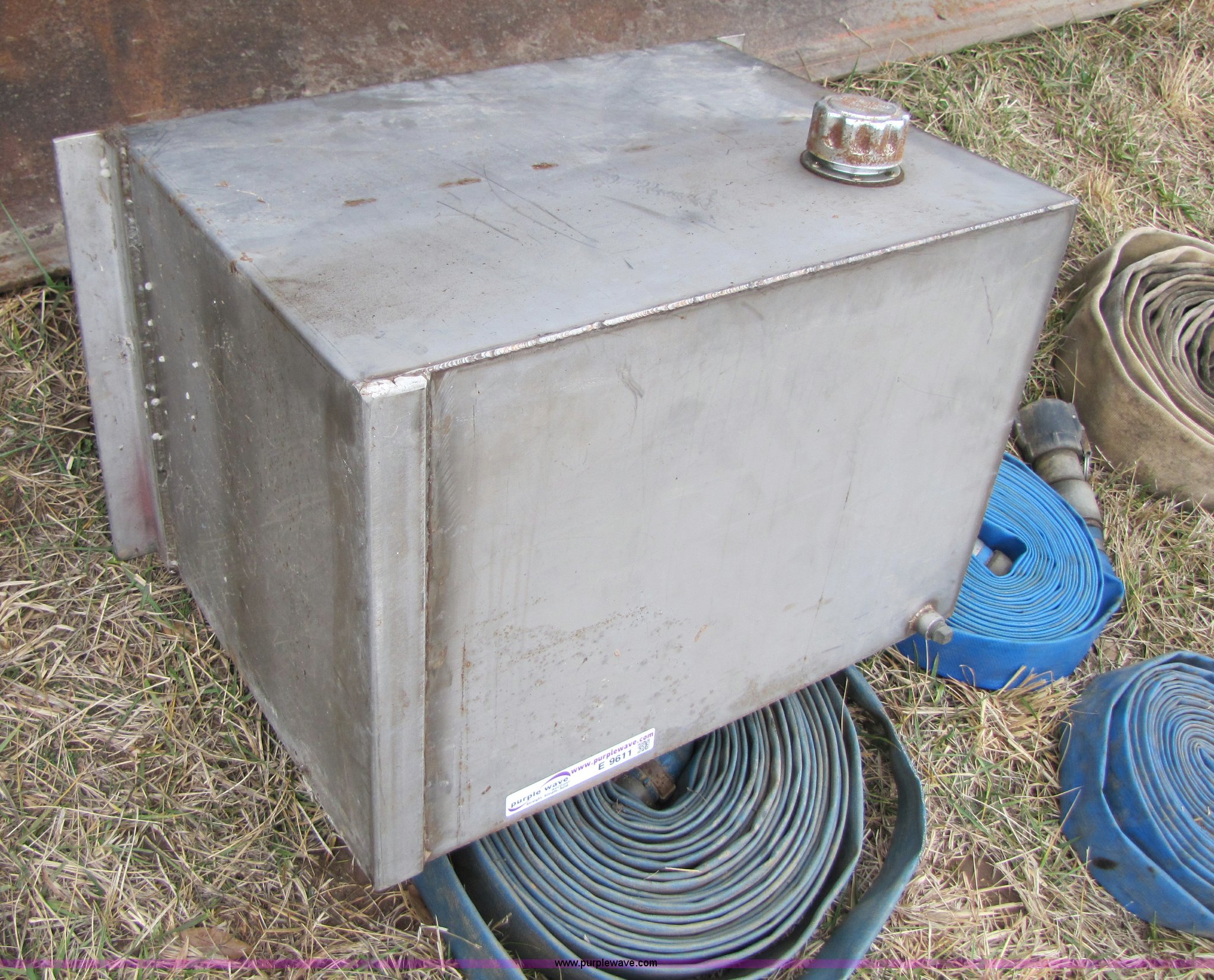 Stainless steel hydraulic tank in Bolivar, MO Item E9611 sold