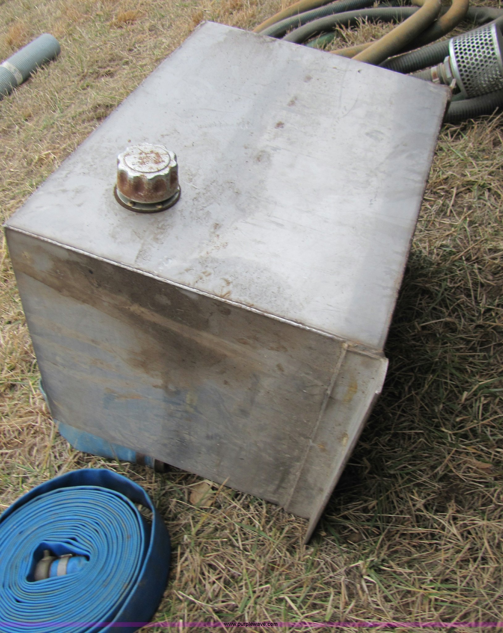 Stainless steel hydraulic tank in Bolivar, MO Item E9611 sold
