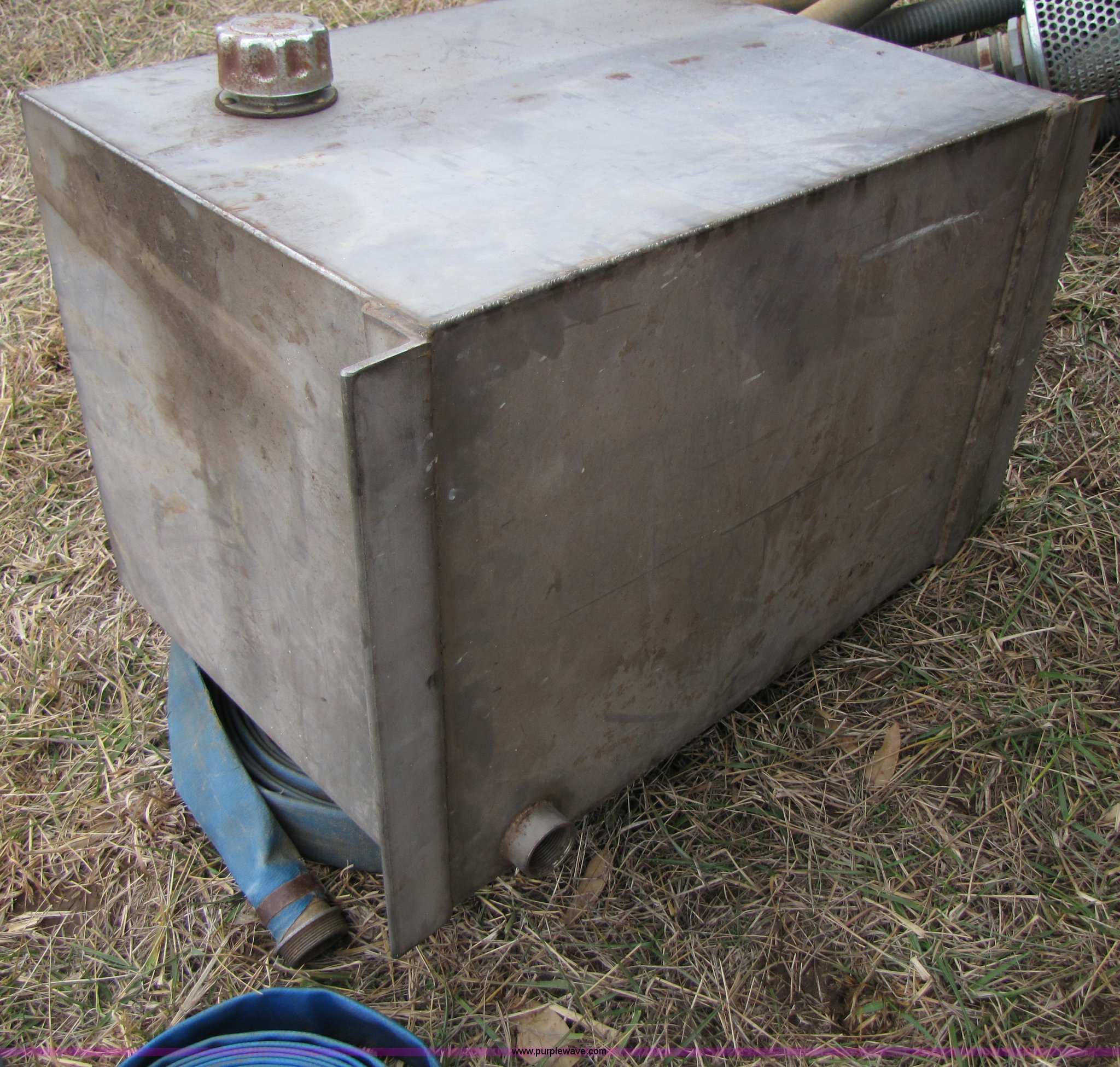 Stainless steel hydraulic tank in Bolivar, MO Item E9611 sold