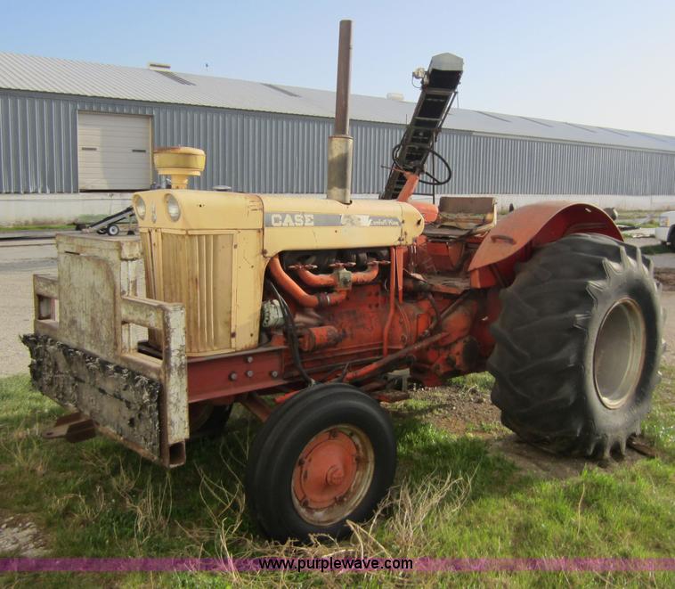 image for item A5594 Case 930 Comfort King  tractor