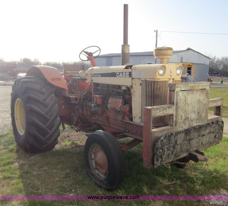 image for item A5594 Case 930 Comfort King  tractor
