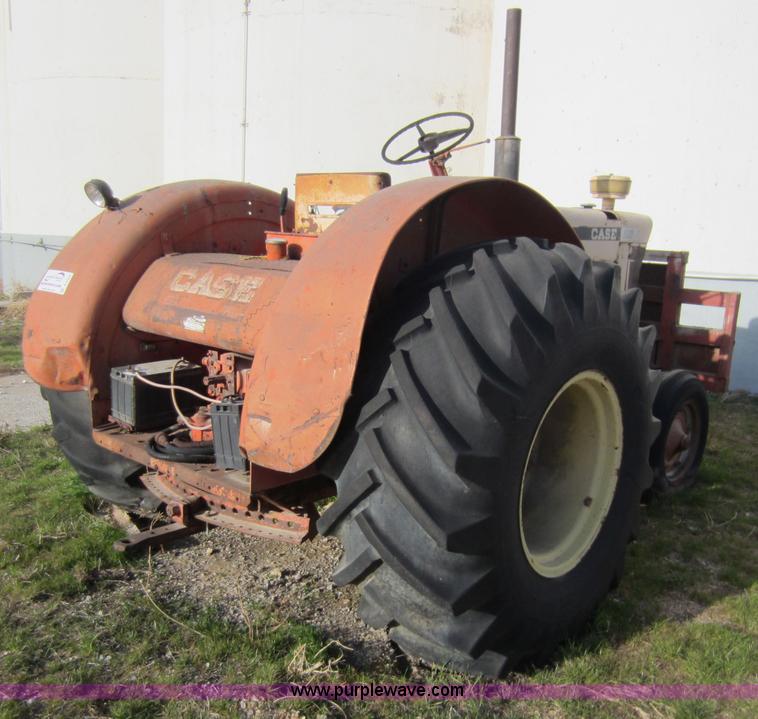 image for item A5594 Case 930 Comfort King  tractor
