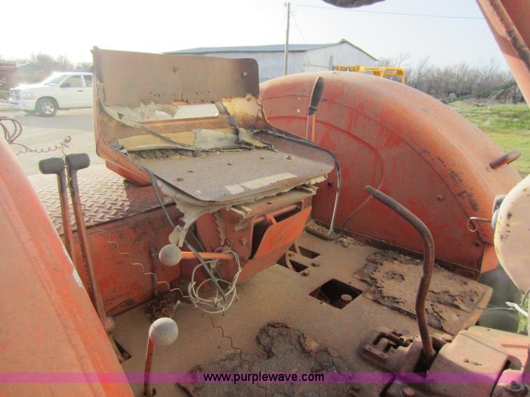 image for item A5594 Case 930 Comfort King  tractor