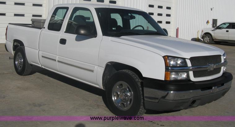 image for item A6073 2003 Chevrolet Silverado 1500 extended cab pickup