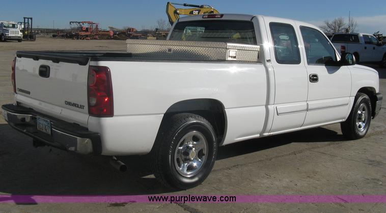 image for item A6073 2003 Chevrolet Silverado 1500 extended cab pickup
