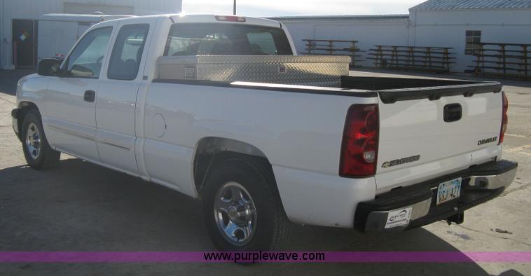 image for item A6073 2003 Chevrolet Silverado 1500 extended cab pickup