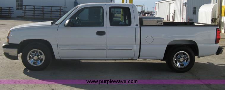 image for item A6073 2003 Chevrolet Silverado 1500 extended cab pickup