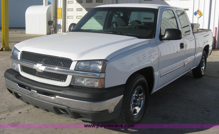 image for item A6073 2003 Chevrolet Silverado 1500 extended cab pickup