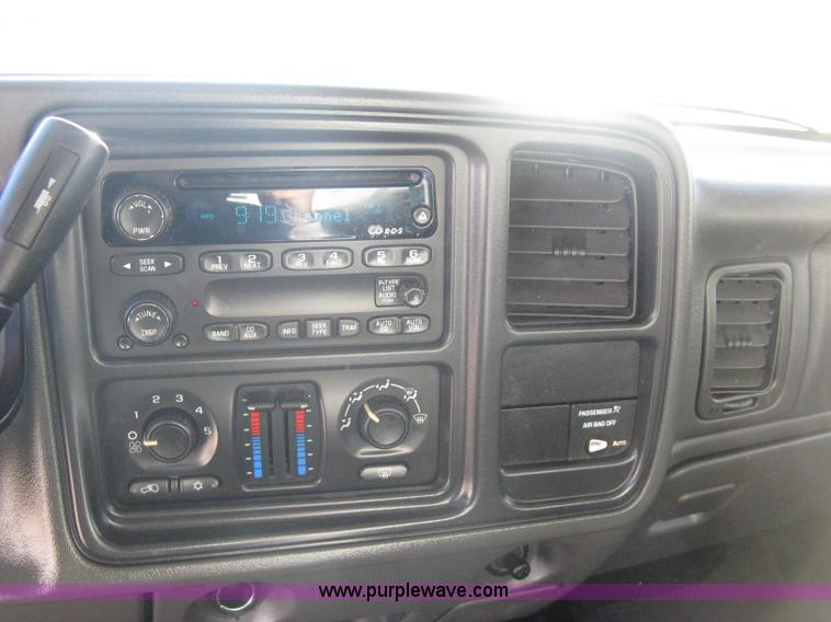 image for item A6073 2003 Chevrolet Silverado 1500 extended cab pickup