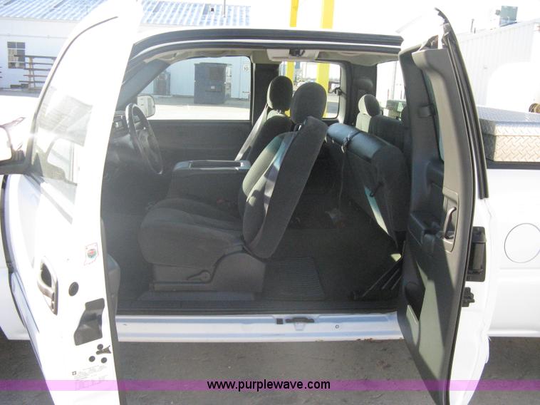 image for item A6073 2003 Chevrolet Silverado 1500 extended cab pickup