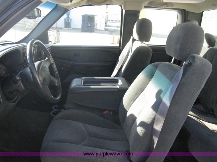 image for item A6073 2003 Chevrolet Silverado 1500 extended cab pickup