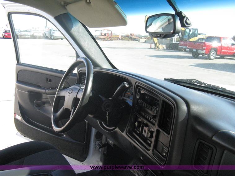 image for item A6073 2003 Chevrolet Silverado 1500 extended cab pickup