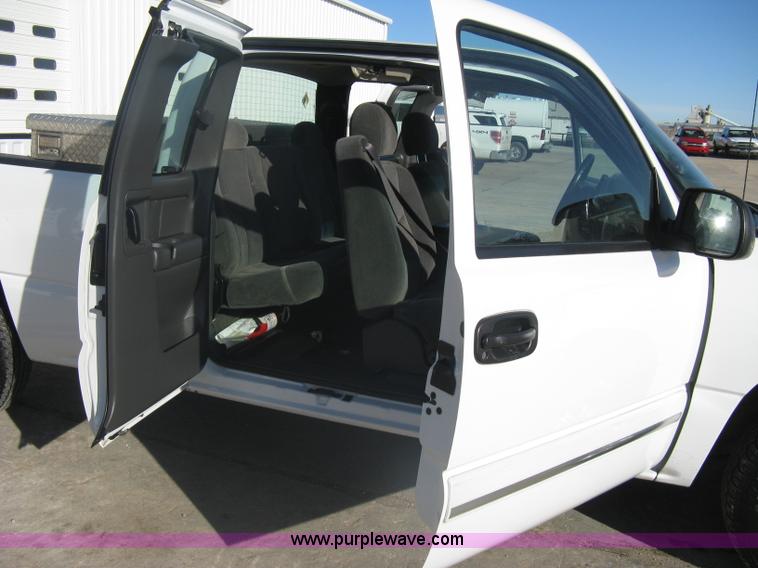 image for item A6073 2003 Chevrolet Silverado 1500 extended cab pickup
