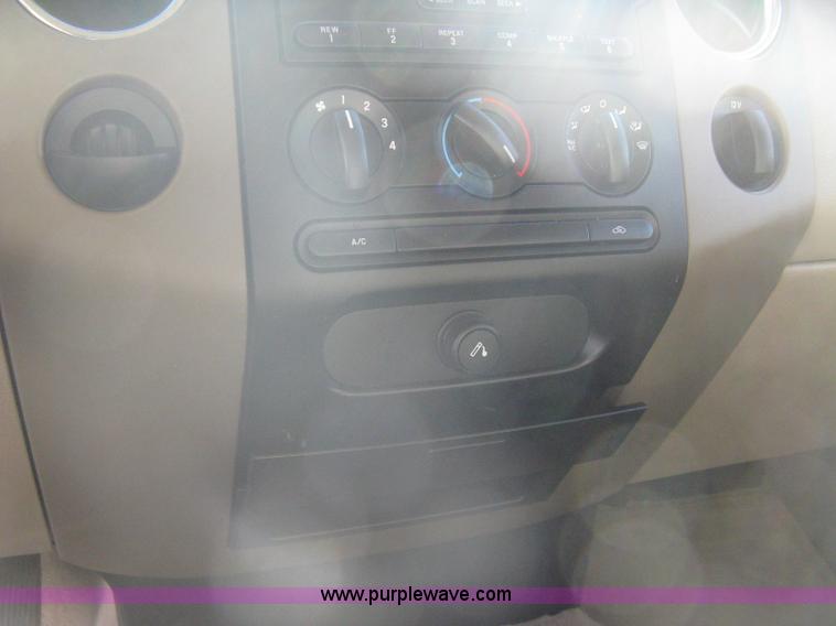image for item A6074 2005 Ford F150 XLT SuperCrew pickup