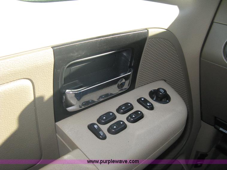 image for item A6074 2005 Ford F150 XLT SuperCrew pickup