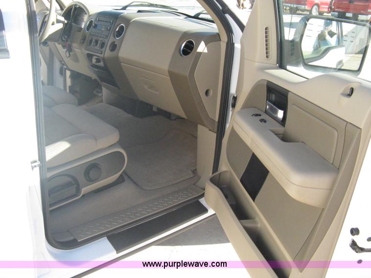 image for item A6074 2005 Ford F150 XLT SuperCrew pickup