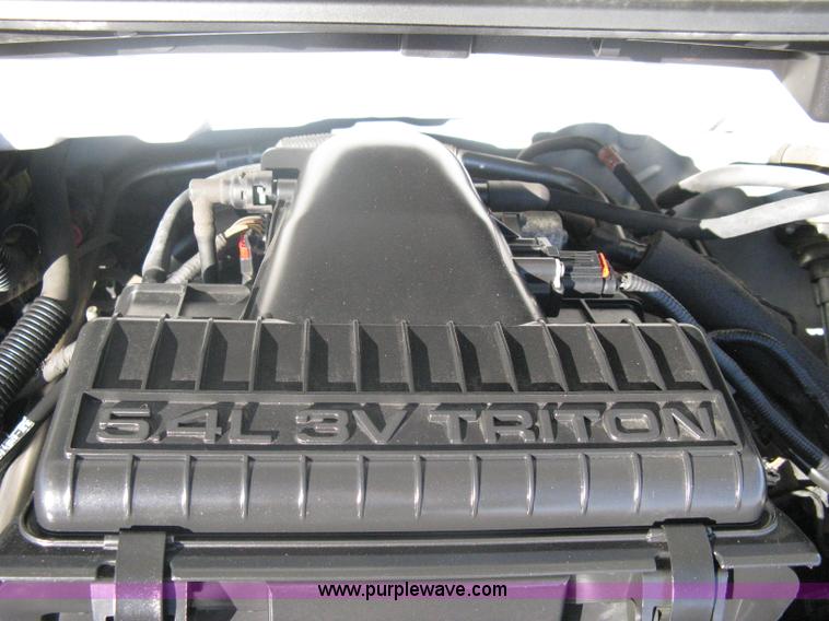 image for item A6074 2005 Ford F150 XLT SuperCrew pickup