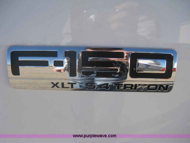 image for item A6074 2005 Ford F150 XLT SuperCrew pickup