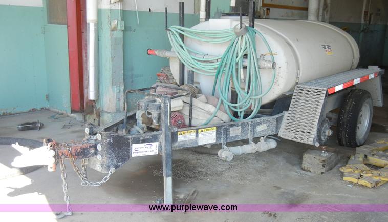 image for item A6991 2006 Wylie water trailer