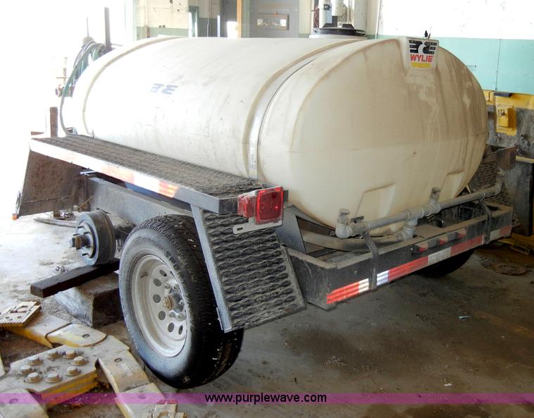 image for item A6991 2006 Wylie water trailer
