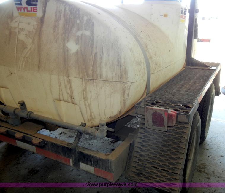 image for item A6991 2006 Wylie water trailer