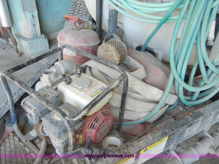 image for item A6991 2006 Wylie water trailer