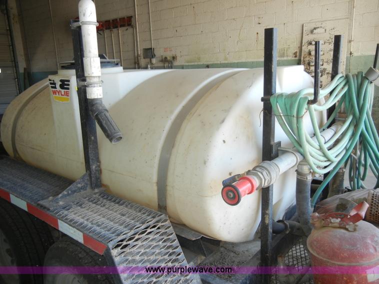 image for item A6991 2006 Wylie water trailer