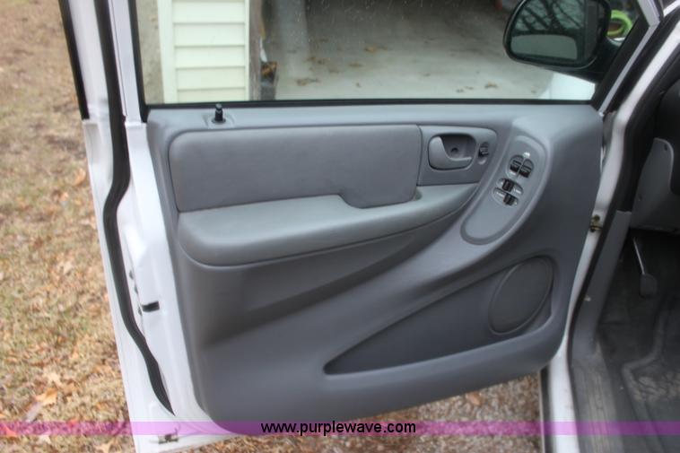 image for item A7309 2005 Chrysler Town & Country LX mini van