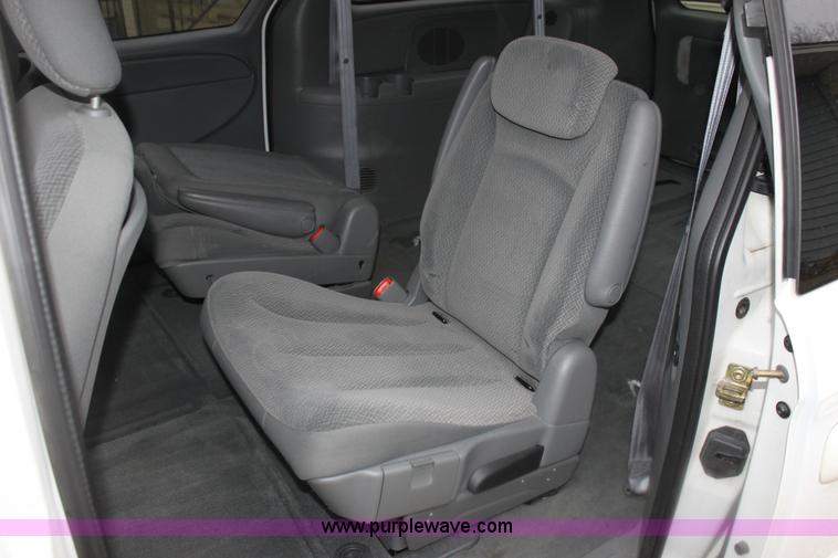 image for item A7309 2005 Chrysler Town & Country LX mini van