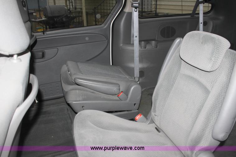 image for item A7309 2005 Chrysler Town & Country LX mini van