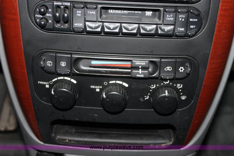 image for item A7309 2005 Chrysler Town & Country LX mini van