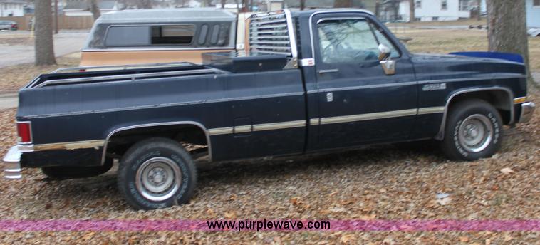 image for item A7310 1985 GMC Sierra 1500 Classic pickup truck