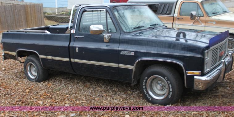 image for item A7310 1985 GMC Sierra 1500 Classic pickup truck