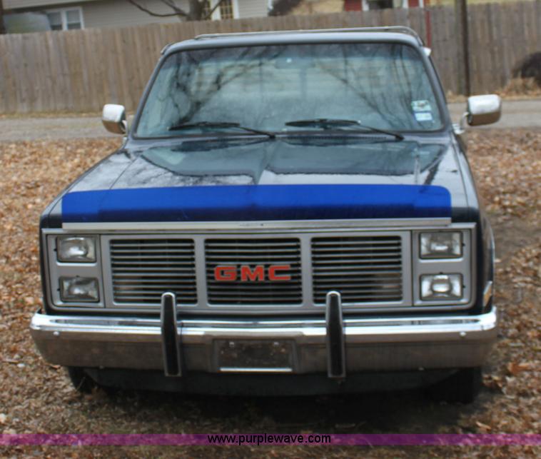 image for item A7310 1985 GMC Sierra 1500 Classic pickup truck