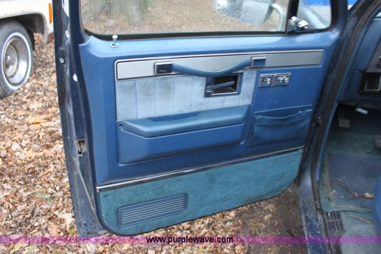 image for item A7310 1985 GMC Sierra 1500 Classic pickup truck