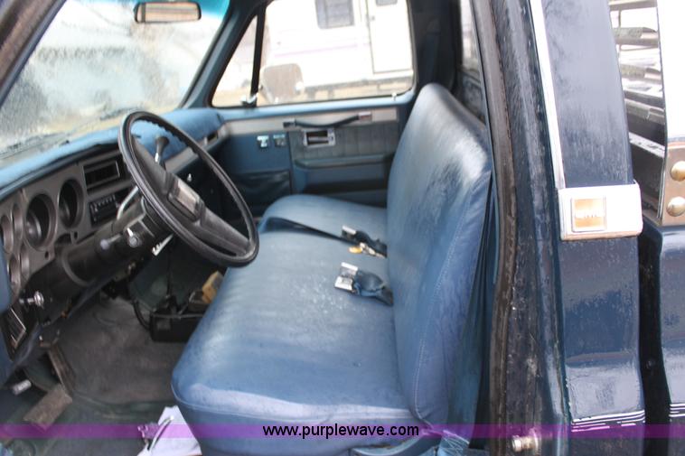 image for item A7310 1985 GMC Sierra 1500 Classic pickup truck