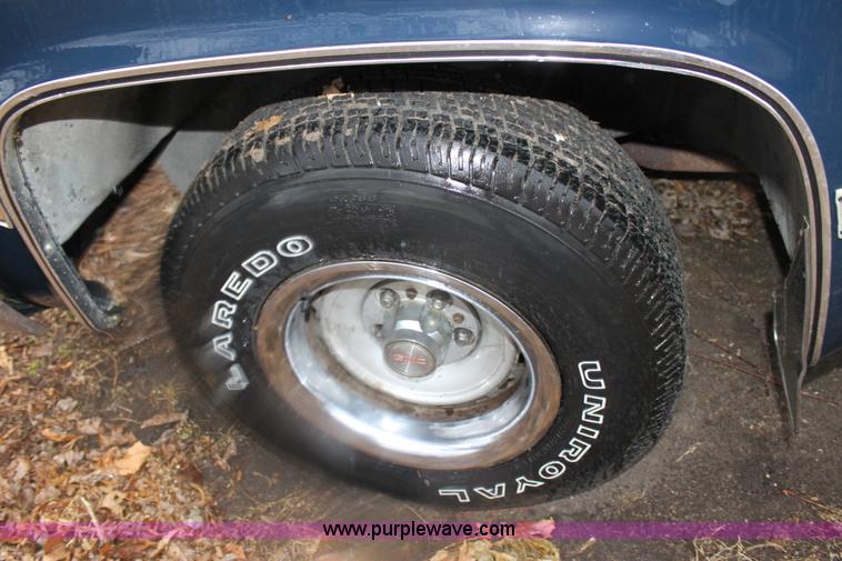 image for item A7310 1985 GMC Sierra 1500 Classic pickup truck