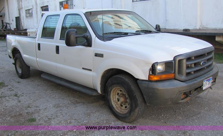 image for item B2221 1999 Ford F250 Super Duty crew cab pickup truck