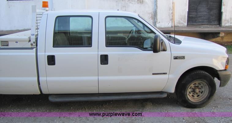 image for item B2221 1999 Ford F250 Super Duty crew cab pickup truck