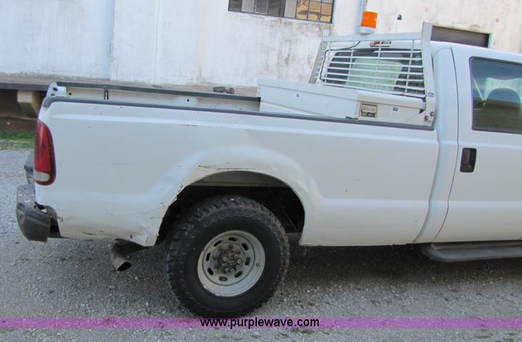 image for item B2221 1999 Ford F250 Super Duty crew cab pickup truck