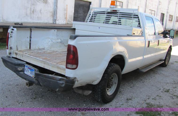 image for item B2221 1999 Ford F250 Super Duty crew cab pickup truck